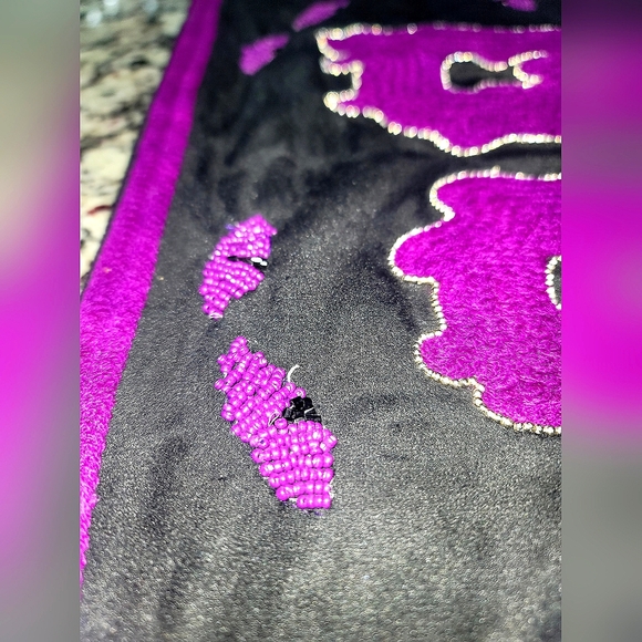 Beaded black and purple Halloween table runner. - Picture 2 of 6